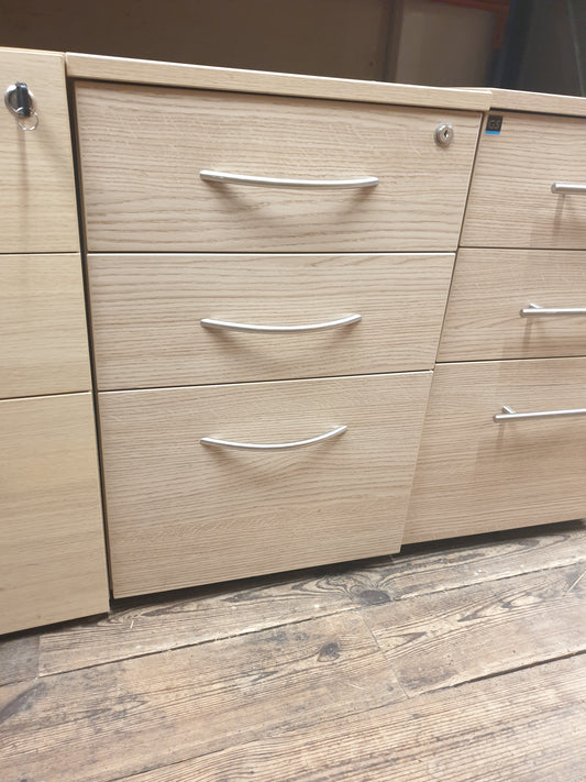 Wooden pedestal 3 drawers