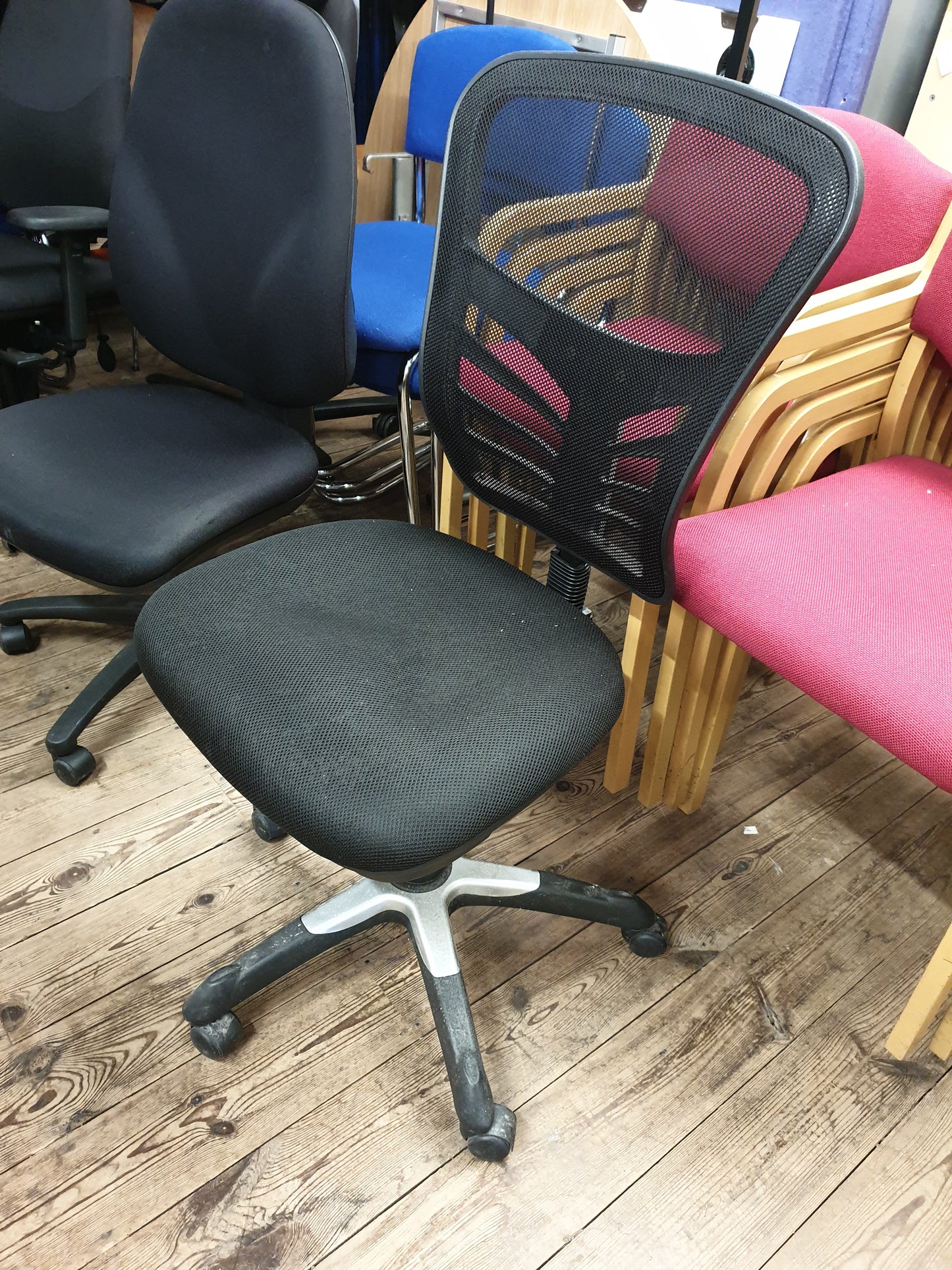 Black Mesh & Arms Office Chair