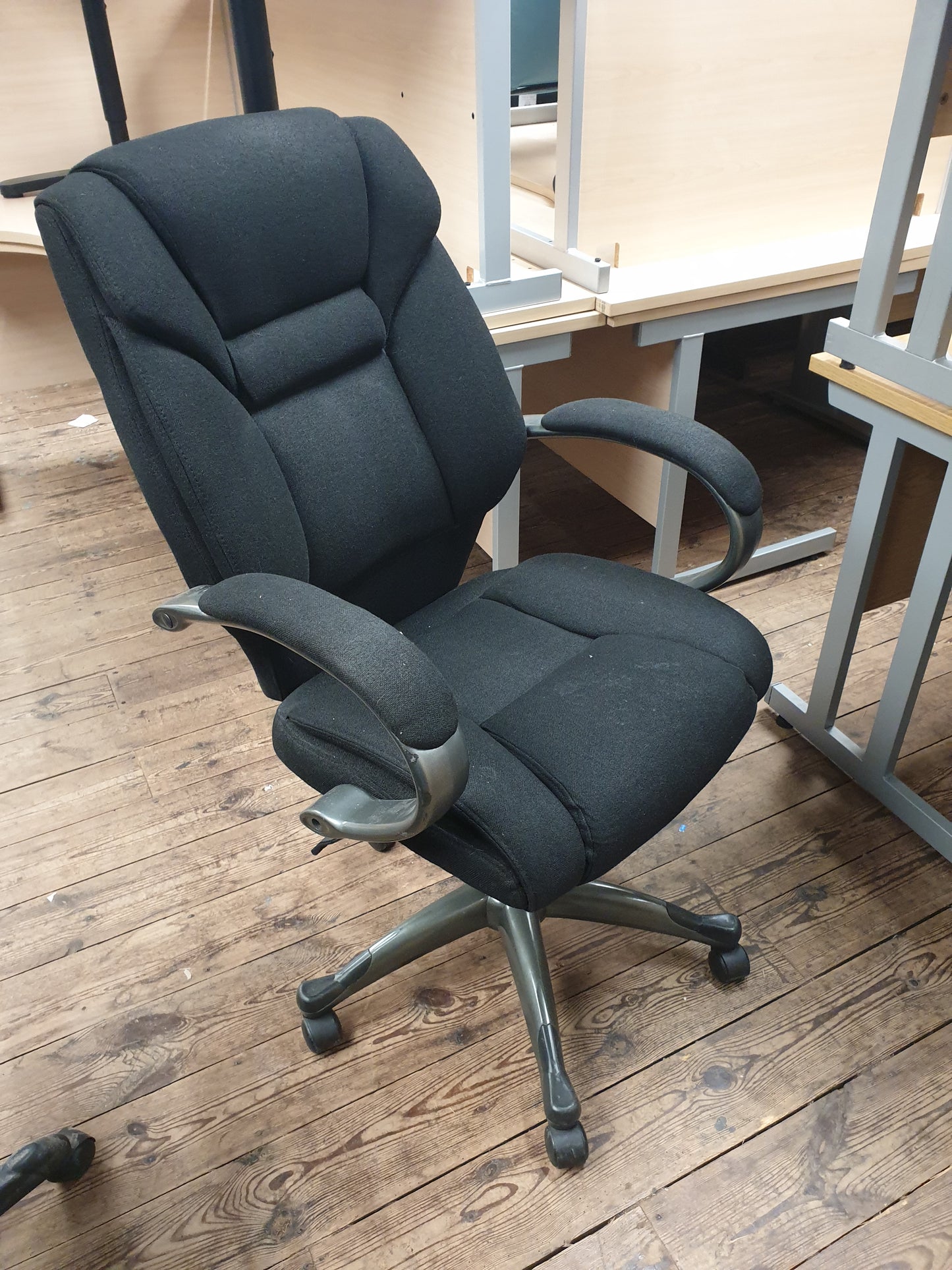 2 Lever Office Chair w Arms Black