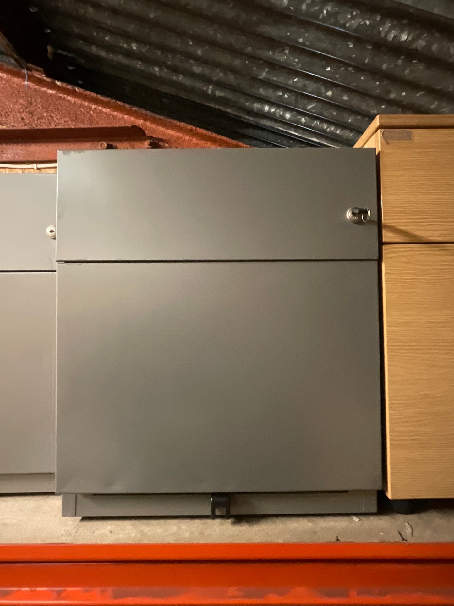 Metal pedestal 2 drawers