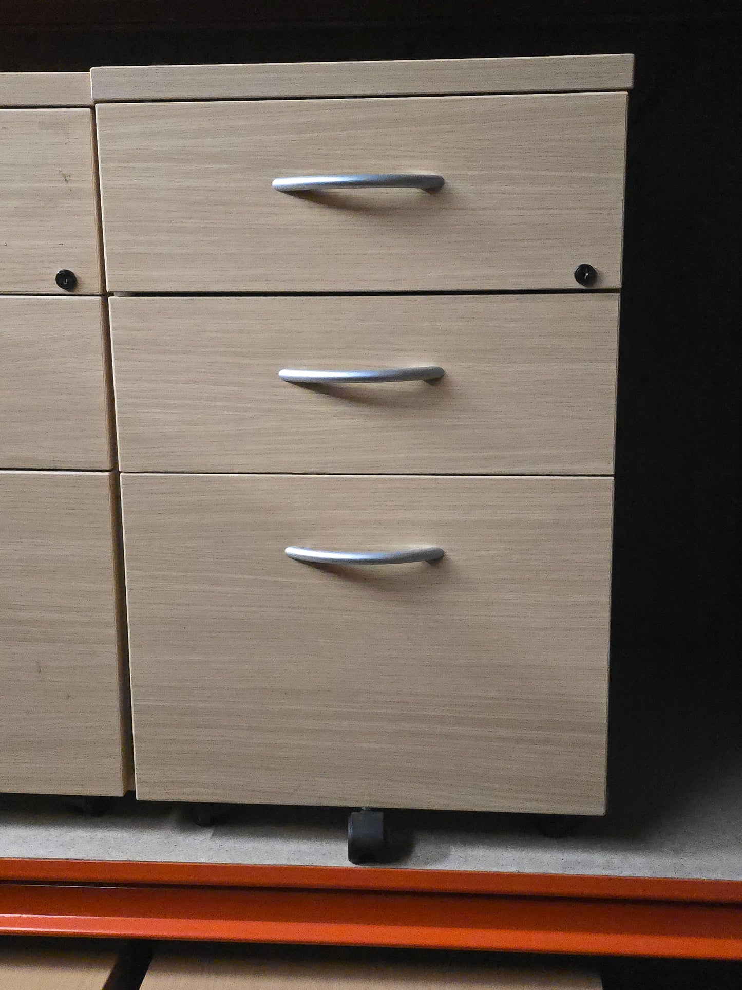 Wooden pedestal 3 drawers