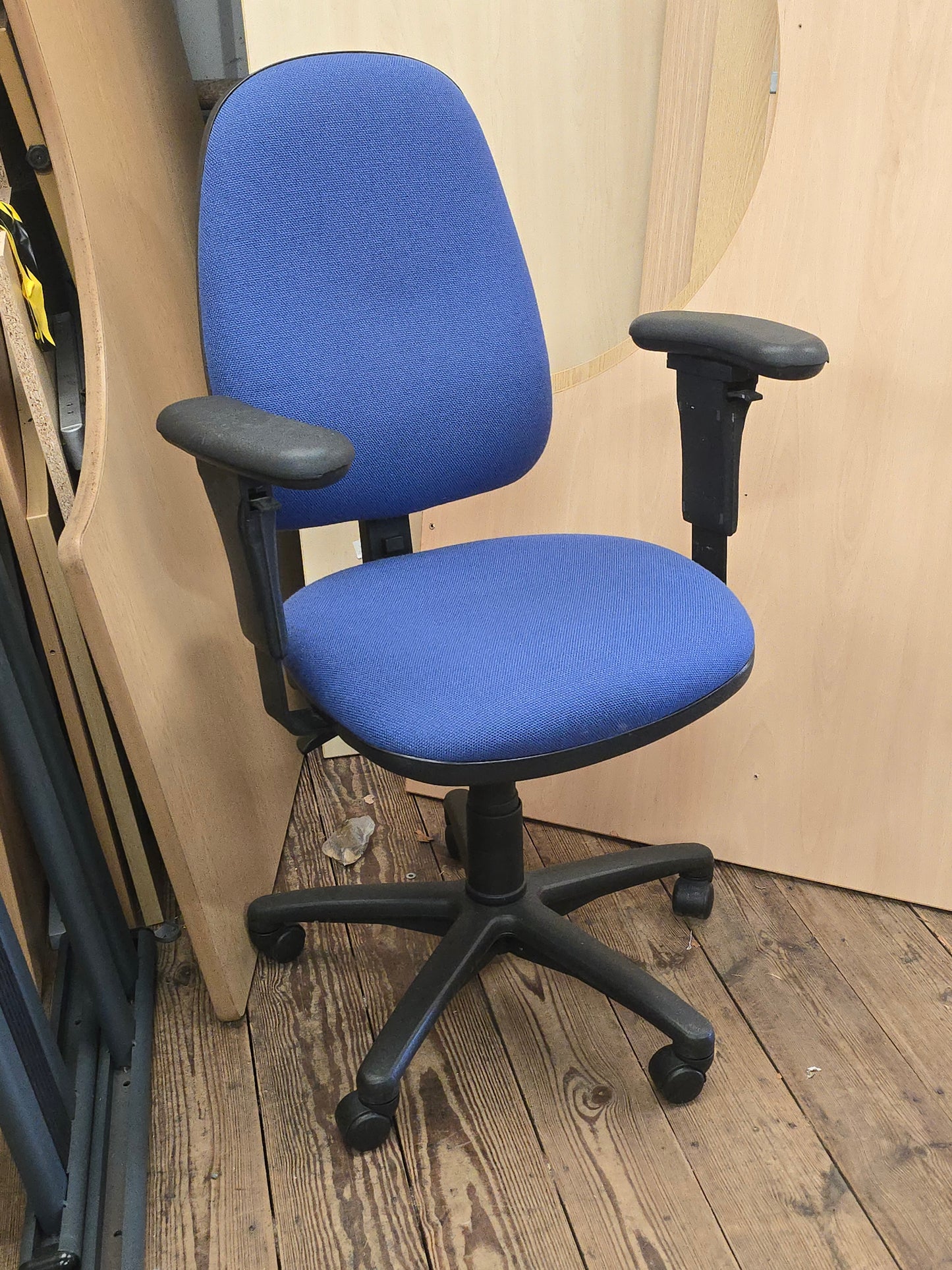 Blue 2 Lever Chair