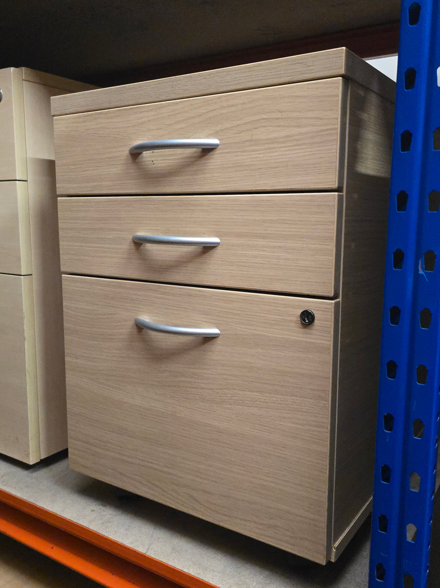 Wooden pedestal 3 drawers
