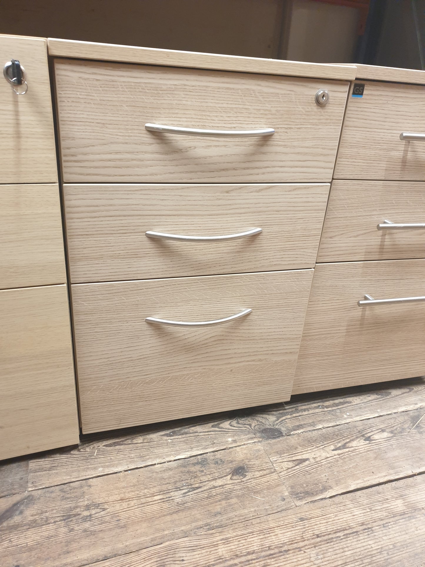 Wooden pedestal 3 drawers