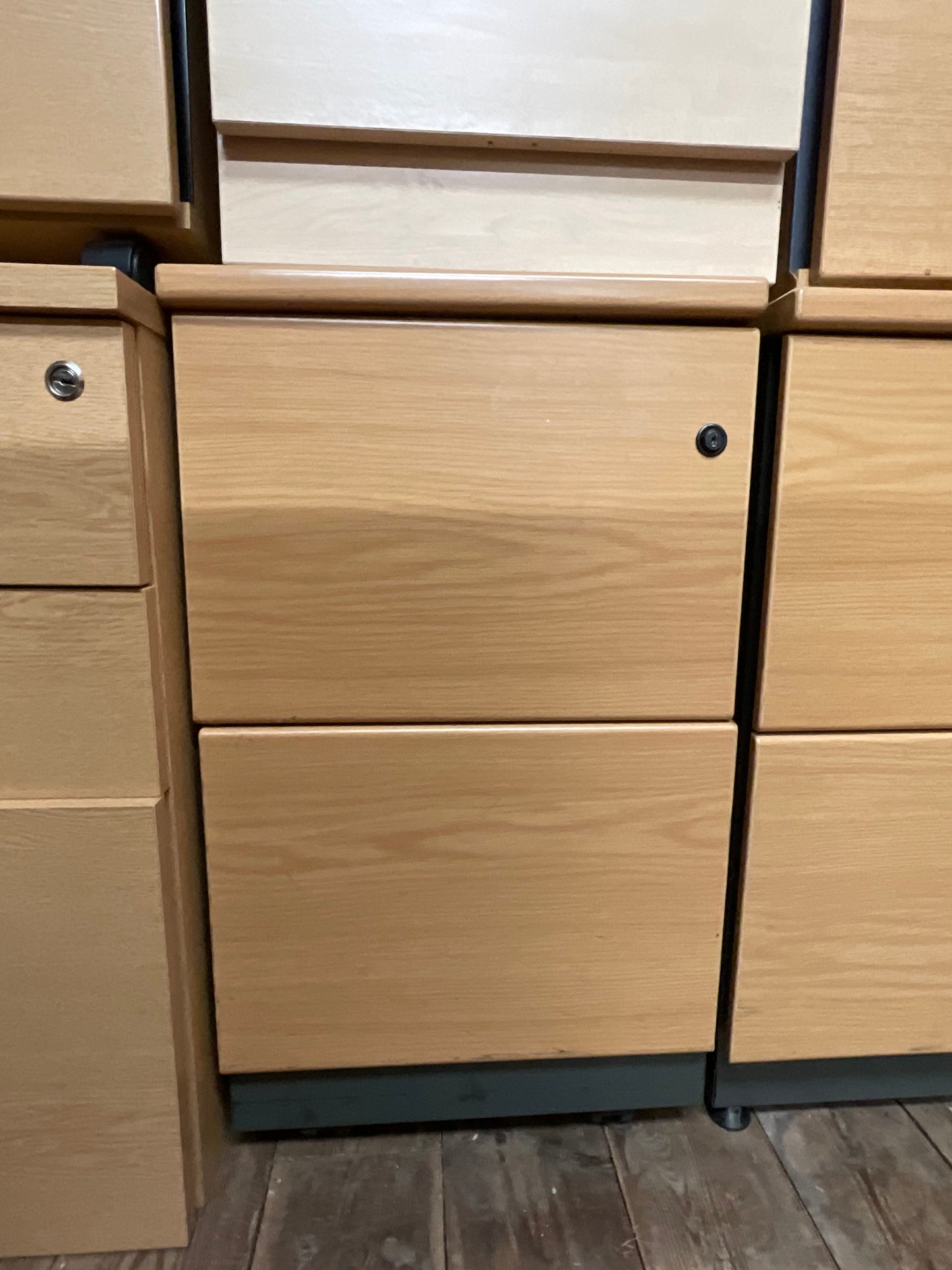 Wooden pedestal 2 drawers
