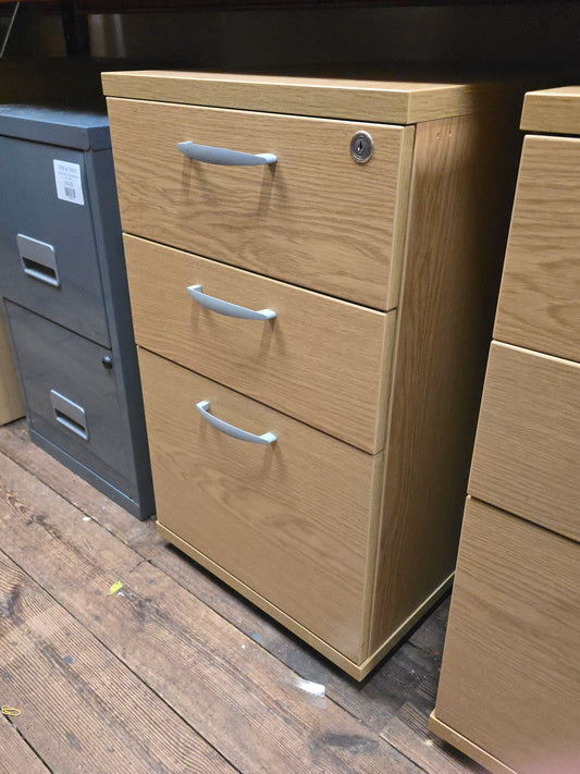 Wooden pedestal 3 drawers