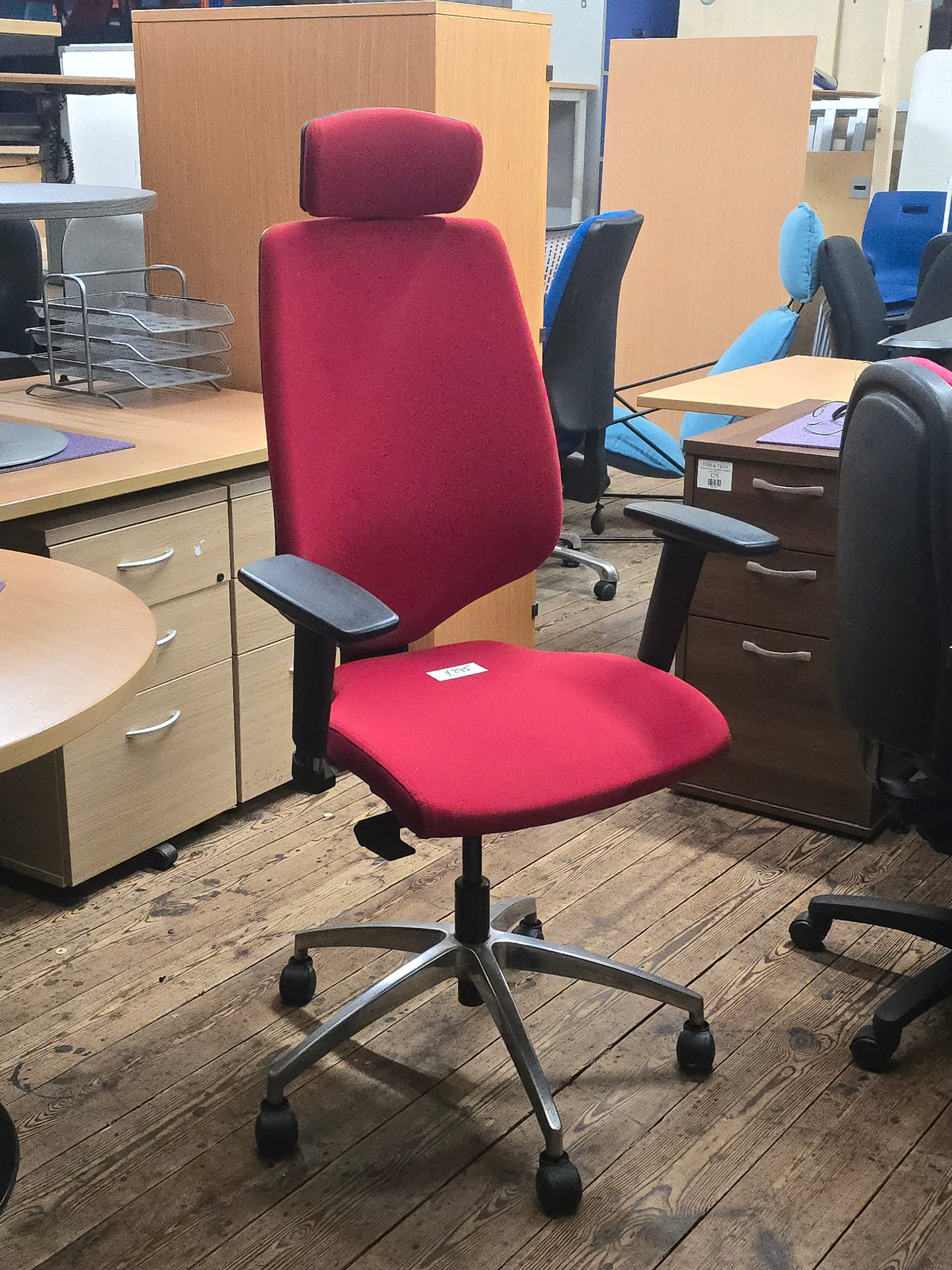 Ergonomic task Chair, Headrest