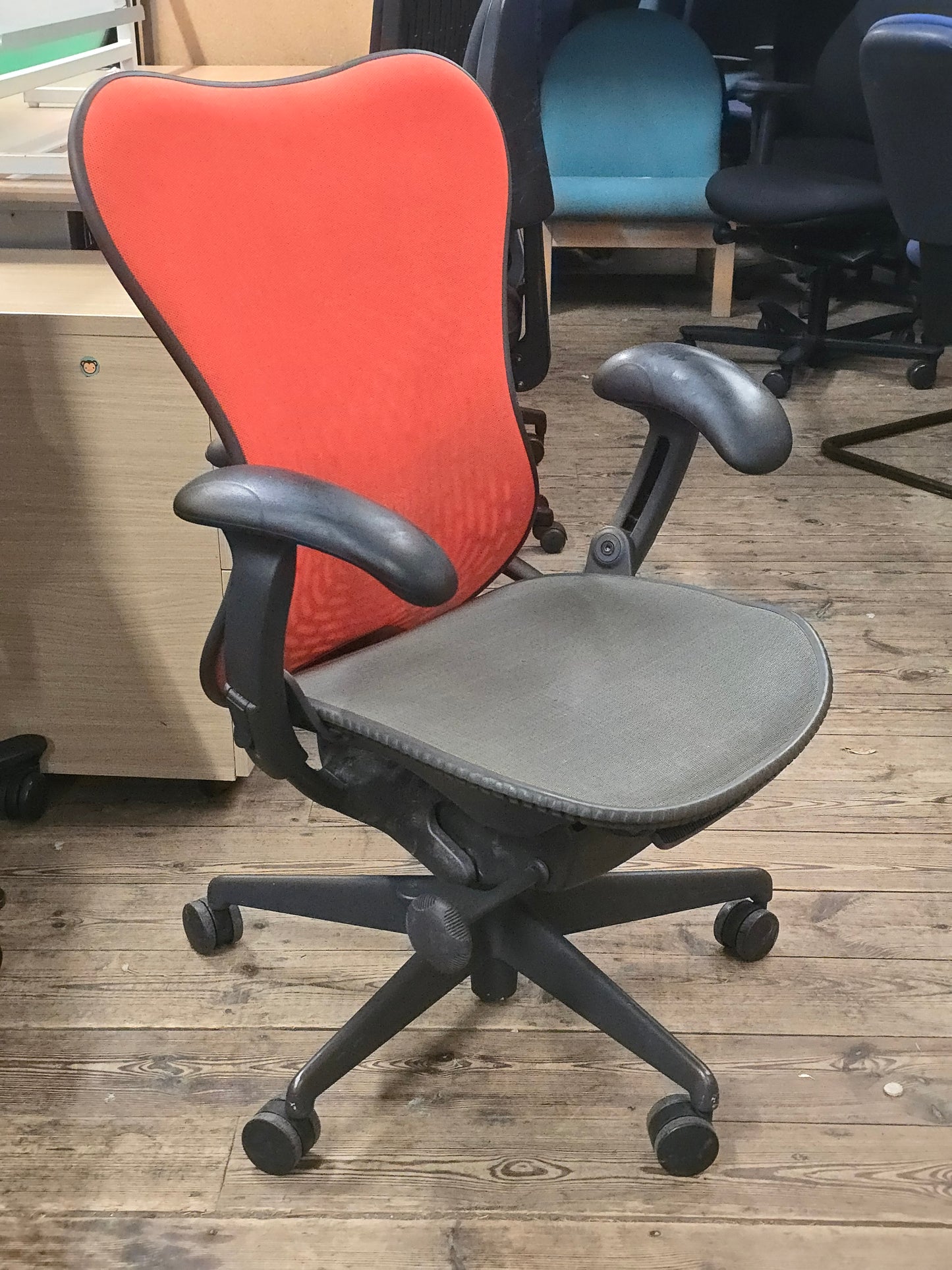 Herman Miller Mirra V1