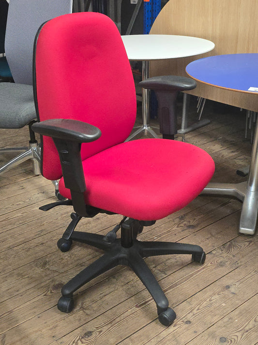 Red swivel chair - Arms