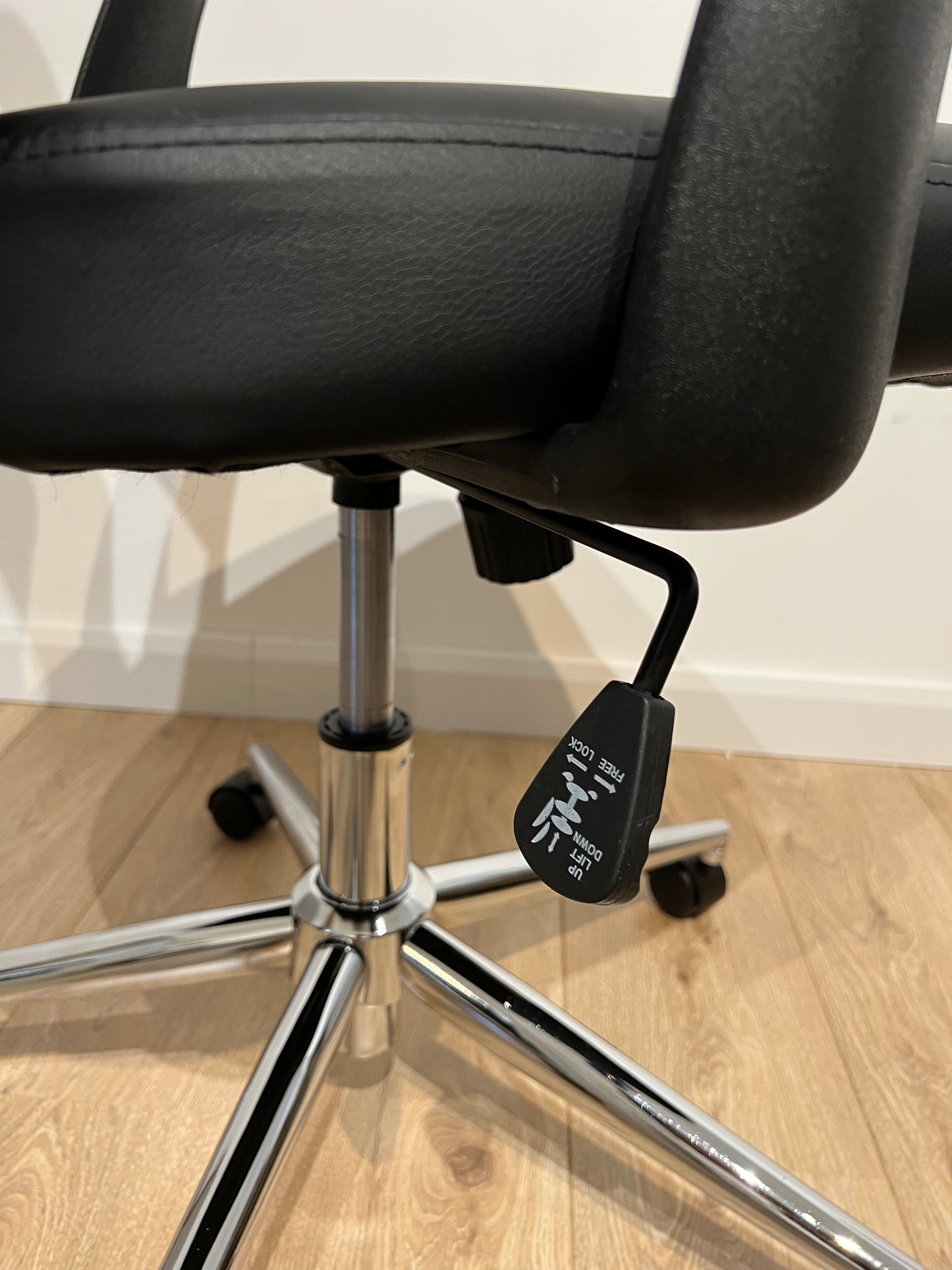 St Loyes Mesh Back Office Chair Black